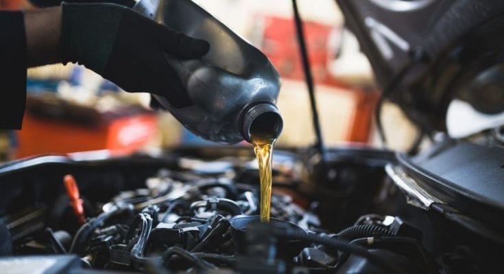 Differences Between Gear and Engine Oil