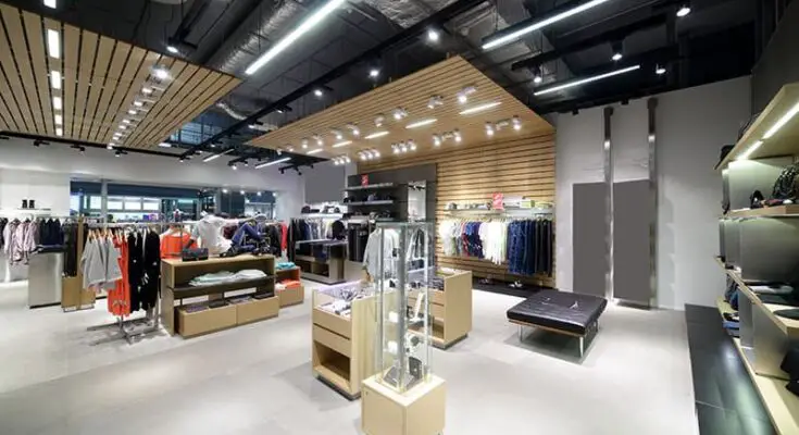 Choosing the Best Option Between LED and Halogen for Retail Track Lighting